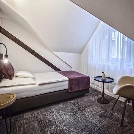 Piccolo Panzió Vendéglő Vinoteca 4* Zalaegerszeg