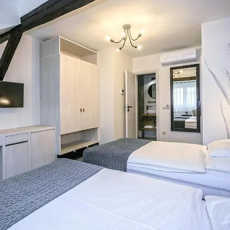 Piccolo Panzió Vendéglő Vinoteca 4* Zalaegerszeg