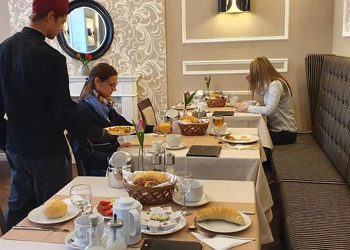 Piccolo Panzió Vendéglő Vinoteca Panzió 4*