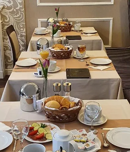 Piccolo Panzió Vendéglő Vinoteca 4*