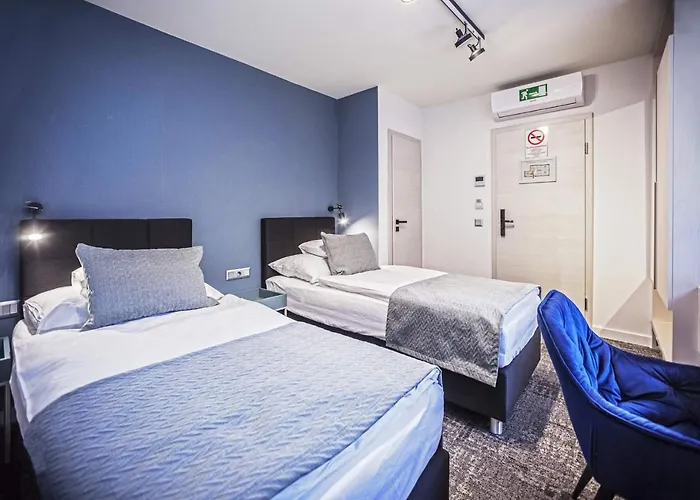 Piccolo Panzió Vendéglő Vinoteca Panzió 4*