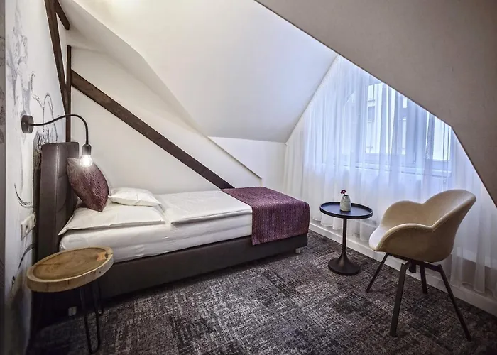 Piccolo Panzió Vendéglő Vinoteca 4* Zalaegerszeg