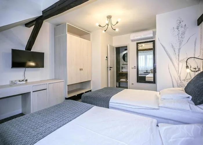 Piccolo Panzió Vendéglő Vinoteca 4* Zalaegerszeg