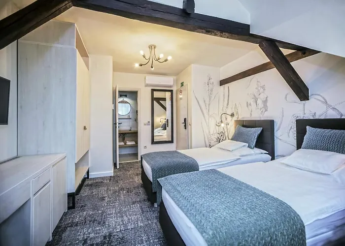 住宿加早餐酒店 Piccolo Panzio Vendeglo Vinoteca 佐洛埃格塞格