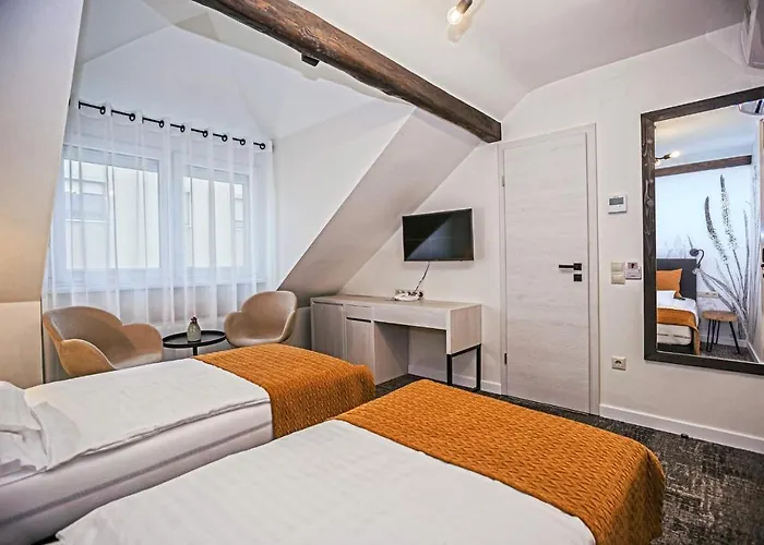 Piccolo Panzio Vendeglo Vinoteca 4* 佐洛埃格塞格